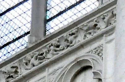 Ornementation du bandeau qui court sur l'élévation dans le transept