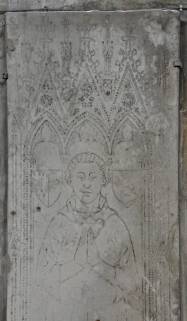 Pierre tombale d'un riche bourgeois anonyme du XVe siècle
