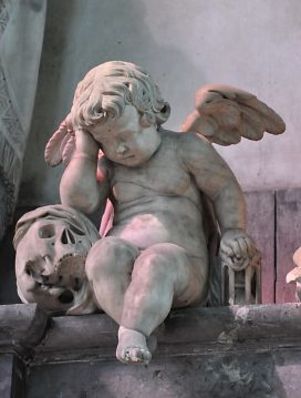 L'ange pleureur dans le mausolée du chanoine Guillain Lucas