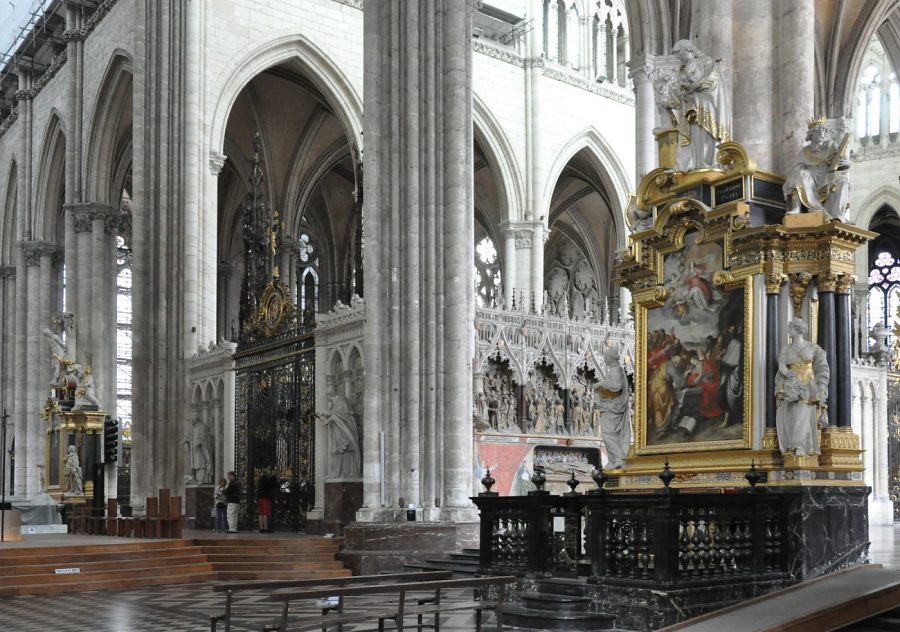 L'avant-chœur et la chapelle du Pilier rouge (sur la droite)
