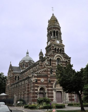 L'église du Sacré Cœur est de style romano–byžantin traditionnel