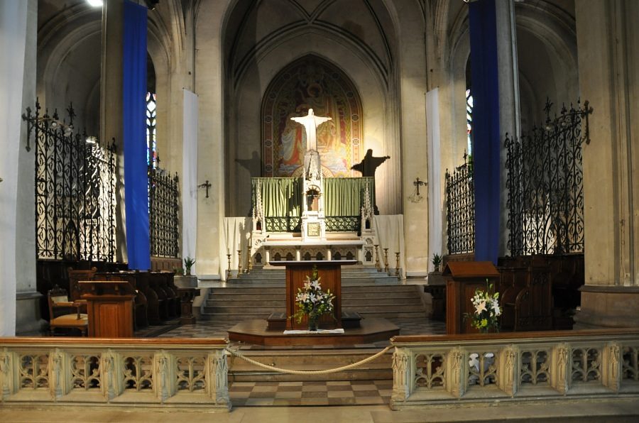 Le chœur de l'église Saint-Jean-Baptiste