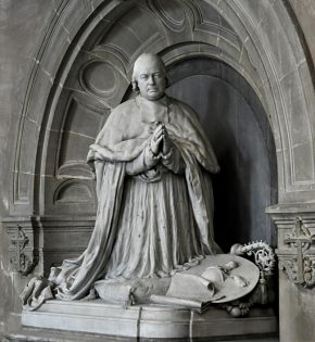 Mausolée de Monseigneur Régnier dans la nef