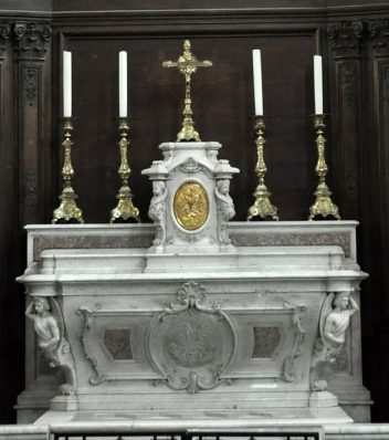 L'autel du croisillon gauche du transept