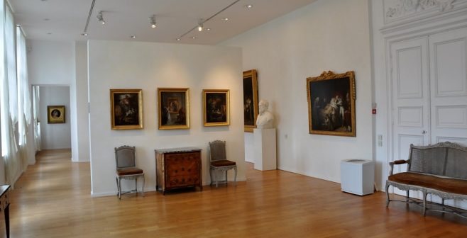 Collections des XVIIIe et XIXe siècles : salle avec tableaux et sculptures