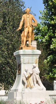 Monument à Antoine–Augustin Parmentier