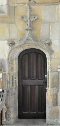 Porte qui dessert l'escalier du clocher