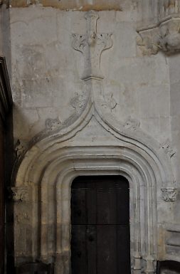 Ancienne porte gothique en accolade