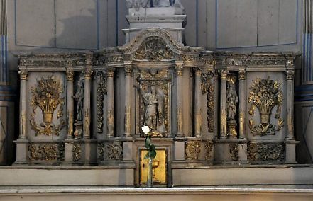Retable du XVIIIe siècle dans la chapelle absidiale nord de la Vierge