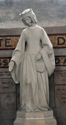 Statue de Marguerite de Lorraine dans la chapelle du même  nom