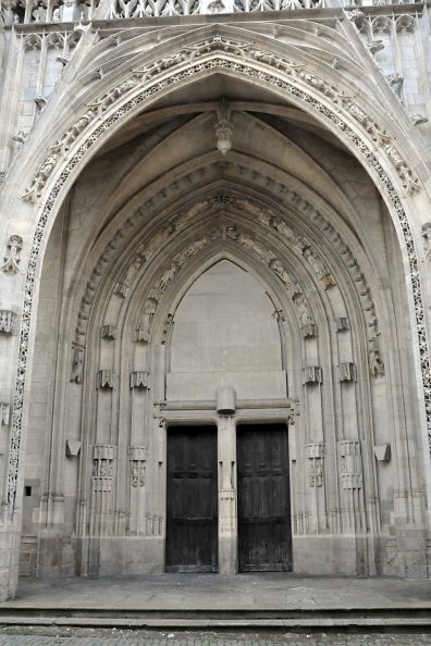 Portail principal de la façade occidentale