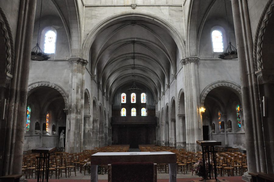 La nef de l'église Saint-Martin vue du chœur