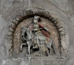 Bas-relief de saint Martin partageant son manteau