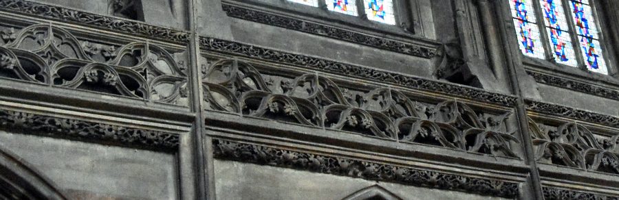 Ruban gothique séparant les deux niveaux d'élévation de la nef