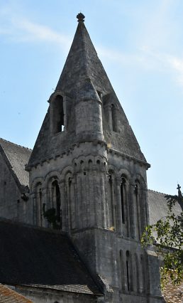 Le clocher roman remonte au XIIe siècle