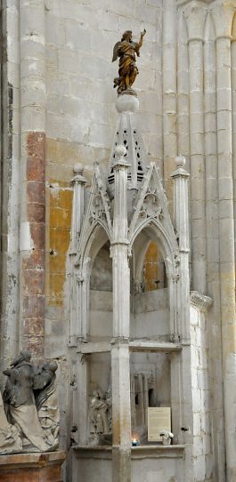 Édicule gothique du pas de l'Ange (année 1420)
