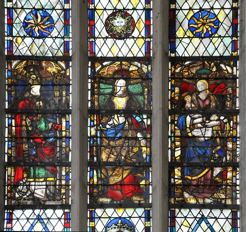 Vitrail du XVIe siècle : Saint Maclou, sainte Marguerite, la Vierge et l'Enfant