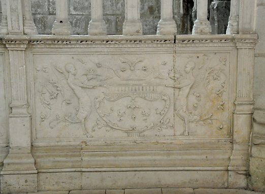 Bas-relief Renaissance de la clôture extérieure