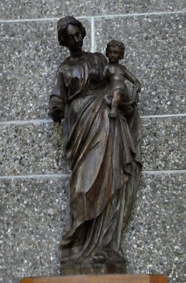 Statue d'une Vierge à l'Enfant.