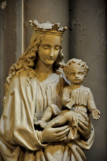 Statue de la Vierge à l'Enfant, détail