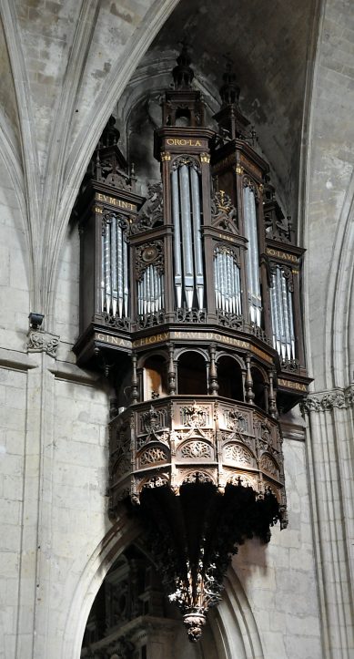 L'orgue en nid d'hirondelle date du XVIe siècle