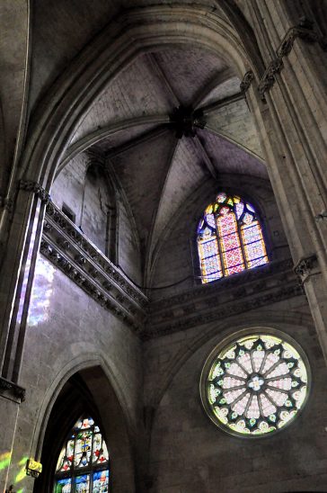Le croisillon sud du transept est orné d'une triple rangée d'ornements Renaissance