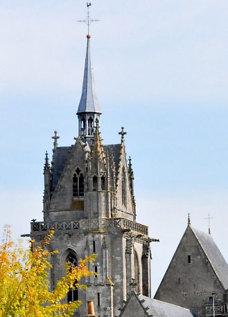 Le clocher de style gothique flamboyant