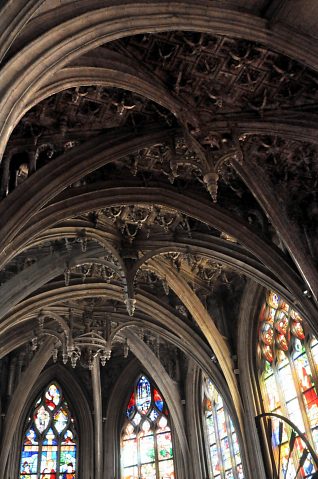 La voûte Renaissance de la chapelle axiale et ses trois clés pendantes