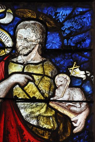 Détail de la baie 6 : saint Jean-Baptiste et l'agneau
