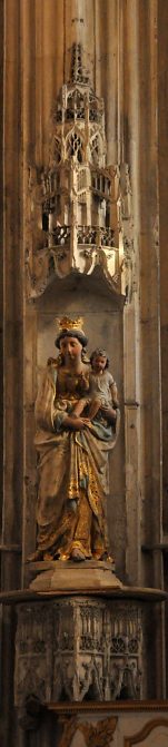 Vierge à l'Enfant dans sa niche Renaissance