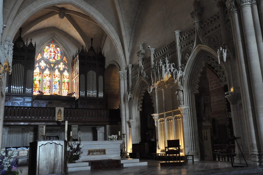 Le chœur et l'abside de la prieurale Saint-Léger