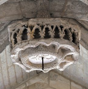 Décoration de clé de voûte dans le transept