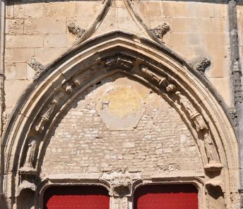 Portail gothique sur le bras sud du transept
