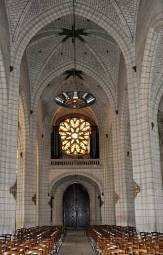 La nef et la façade orientée sud-ouest