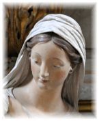 La Vierge à l'enfant, bois polychrome du XVIIe siècle