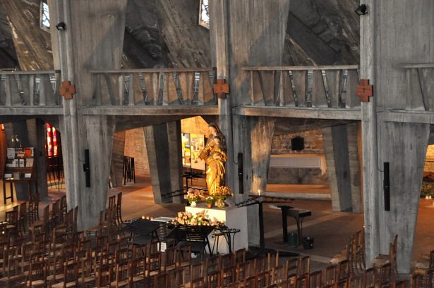 Chapelle de la Vierge dans la nef