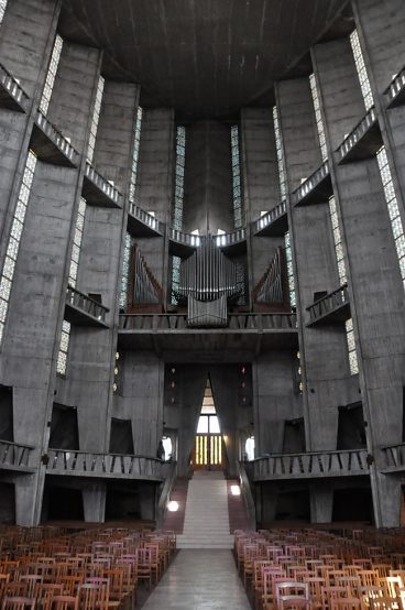 La nef et l'orgue de tribune