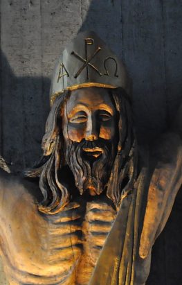 Le visage du Christ en croix