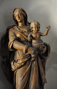 «La Vierge porte l'enfant Jésus»