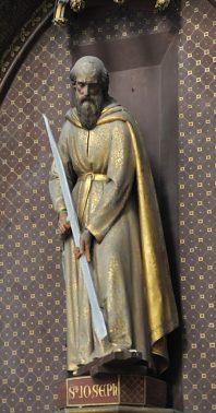 Statue de saint Joseph avec sa bisaiguë