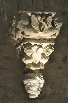 Sculpture gothique dans la chapelle Notre-Dame des Anges