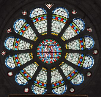Rose dans le transept : l'Annonciation (XIXe siècle)