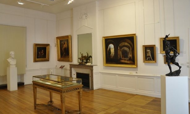 Une salle moderne dans l'aile du XVIIIe siècle