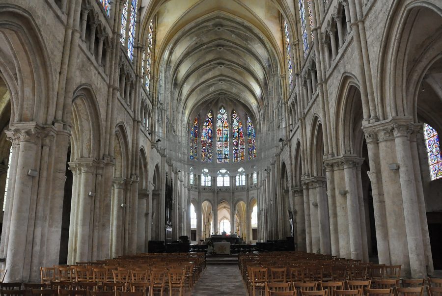 La nef et l'abside de l'église Saint-Pierre
