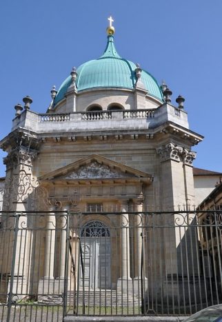 La façade de l'église Sainte-anne