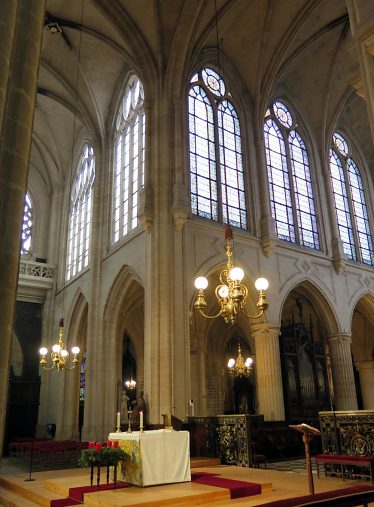 La croisée du transept avec l'élévation nord du chœur