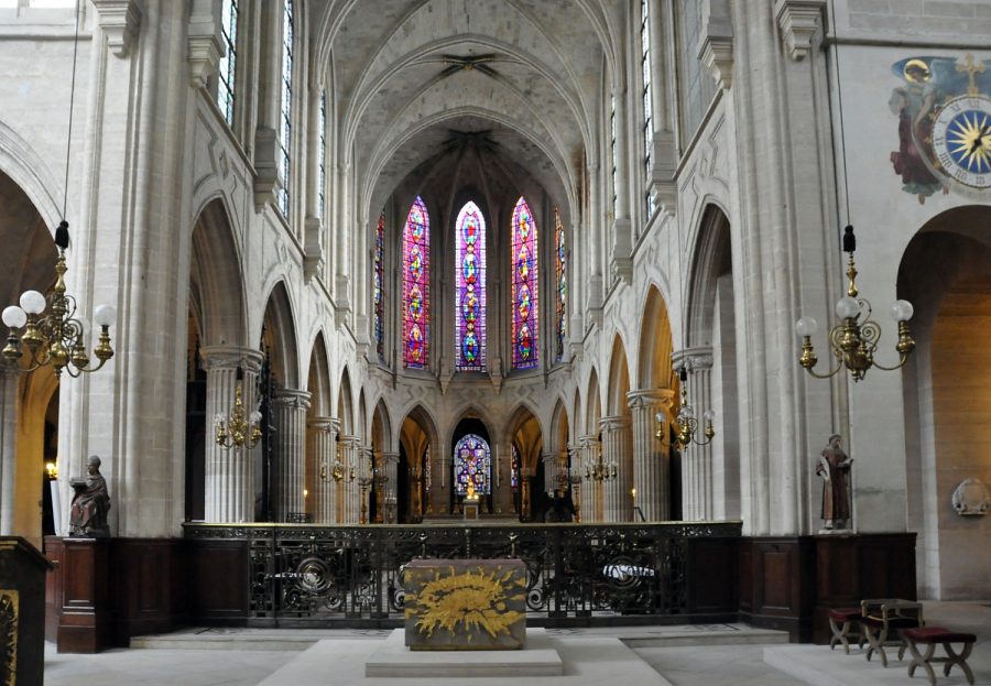 Le chœur de Saint-Germain l'Auxerrois vu depuis l'autel de messe de la croisée