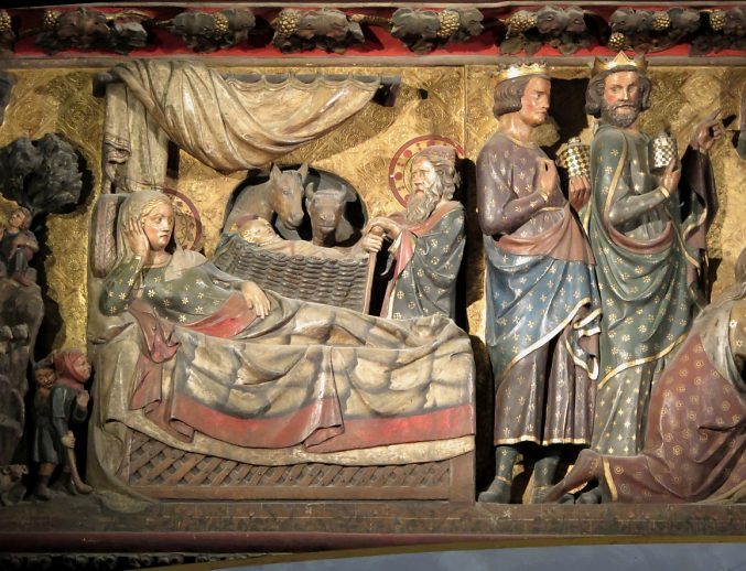 La Nativité et une vue partielle de l'Adoration des mages dans le  tour de chœur