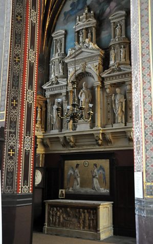 Le retable et l'autel de la chapelle Saint-Laurent.