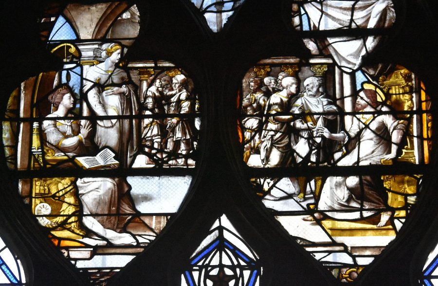 Tympan du vitrail de la baie 13 : Jésus chez Marthe et Marie de Béthanie